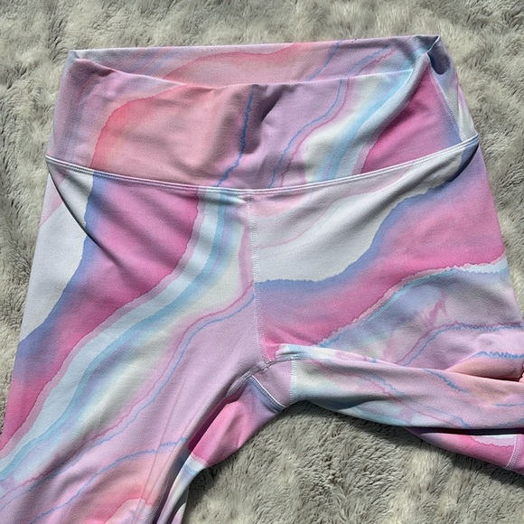 Fabletics Define High-Waisted Crop Capris Leggings - Picture 4 of 7